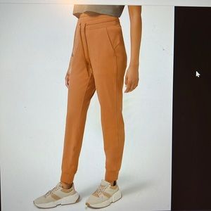 Lululemon ready to rulu jogger size 6 in colour desert sun
